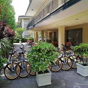 Devon & Breakfast 3*, Cesenatico Italia